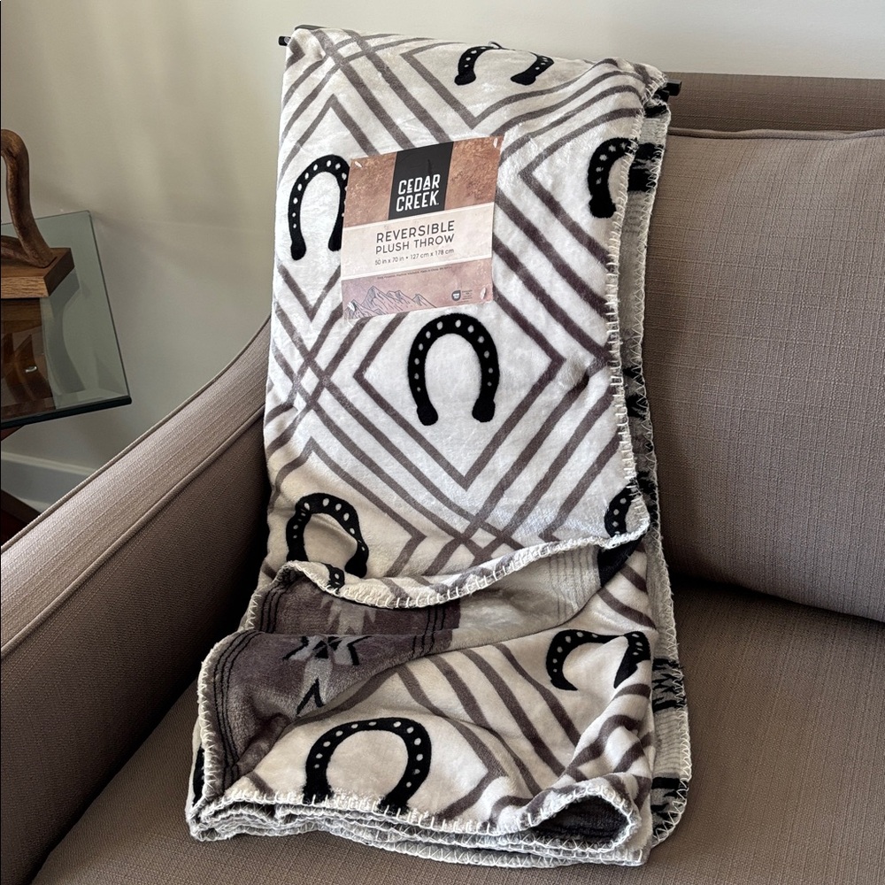 Cedar Creek Reversible Horseshoe print,velvety soft plush throw,Western